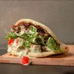 Arepa Asada con Carne Mechada