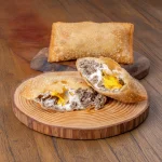 Pastel de carne queijo e ovo