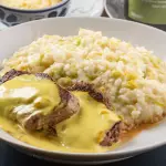 RISOTO DE ALHO-PORÓ COM FILE MIGNON