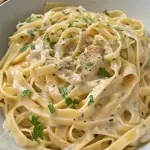 Pasta con pollo en salsa bechamel