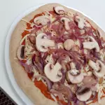 Pizza cebolla y champi