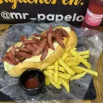 PERRO ESPECIAL + PAPAS + BEBIDA
