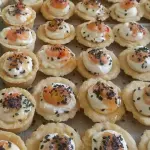 10Queijo brie, camarão e geleia 🌶