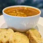 Sopa de Carne c/ 1 Pão francês