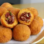Bolinho de abóbora com carne seca