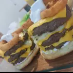 Hambúrguer triplo