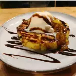 PIÑA ASADA CON HELADO