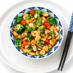 Poke Camarão com brócolis.