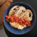 Ovos mexidos com tomate cereja