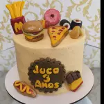 Bolo com Chantilly + Enfeite em Pasta