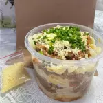 Macarrão Carne desfiada molho sugo