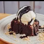 BROWNIE CON HELADO