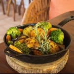 FILÉ FRANGO COM LEGUMES GRELHADOS