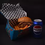 TRIPP BURGER + LATA PEPSI