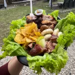 Costilla y chicharron al Barril