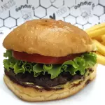 1 lomito simple+ 1 burguer + fritas