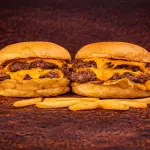 2 DOBLE CHEESE + PAPAS FRITAS