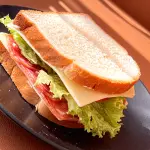 Sanduíche de salamito