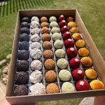 CAIXA COM 54 BRIGADEIROS