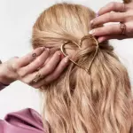 Hair clip corazon irregular dorado