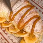 Croissant doce de leite e banana