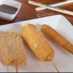 Kushiage de platano con queso