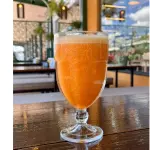 Suco de laranja e mamão natural