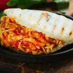 AREPA DE POLLO MECHADO