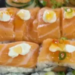 URAMAKI SALMÃO LAMINADO 10 UNIDADES