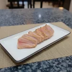 SASHIMI DE SALMÃO MAÇARICADO.