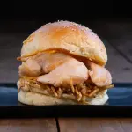 BURGER DE POLLO + PAPAS FRITAS