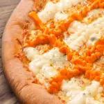 Pizza três queijos