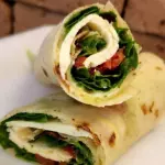 WRAP RÚCULA E TOMATE SECO