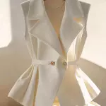 Blusa beige con cinturon