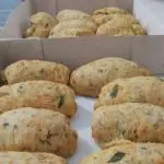 Caixa com 10 pães de cenoura