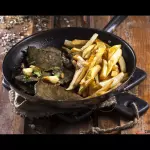 Figado acebolado com fritas
