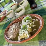 chilaquiles rellenos con guiso