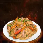 Tallarín saltado (pollo)