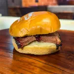 BRISKET SÁNDWICH