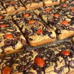 Focaccia de Ceb. Caram e Azeit Preta