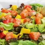 087 - GEMISCHTER SALAT MIT LACHS