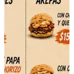 Arepas con Chicharrón y Queso
