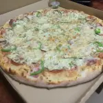 1 PIZZA GIGANTE 4 ESTACIONES