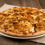 Pizza de banana com canela