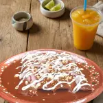 Desayuna 99 | Enchiladas de mole.