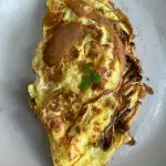 Omelete shimeji e tomate
