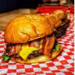 hamburguesa doble carne con papas