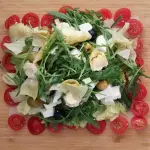 Ensalada aguacate y queso de cabra