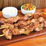 ESPETO COSTELA SUÍNA COM BARBECUE