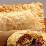 PASTEL DE CHARQUE C/ BANANA DA TERRA